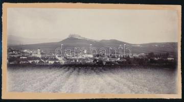 cca 1900 Szepesváralja, Látkép a várral és a településsel, kartonra kasírozva, 12,5x25 cm