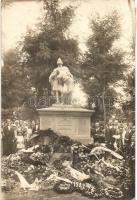 1924 Jászkarajenő, Első világháborús hősi emlékmű felavatási ünnepsége koszorúkkal. photo