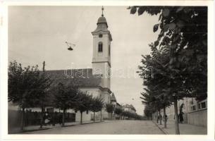 Marosvásárhely, Targu Mures; Református templom, utca, férfiak létrán / Calvinist church, street, men on ladder