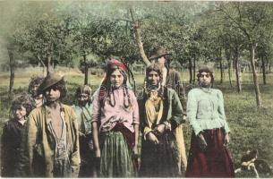 Resica, Resita; cigányok. Braumüller L. kiadása / Zigeuner / gypsy family, folklore