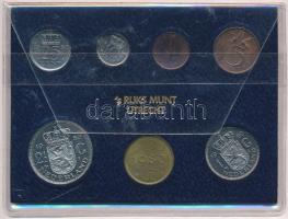 Hollandia 1980. 1c-2 1/2G (6xklf), forgalmi szett tokban, pénzverdei zsetonnal T:1,1-  Netherlands 1980. 1 Cent - 2 1/2 Gulden (6xdiff), coin set in case and Coin Mint jeton C:UNC,AU