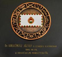 1988 Dr. Nikodémusz József ezredesnek a Honvédelmi Minisztertől ajándékozott dísztál, réz, tűzzománc...