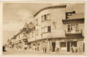 1952 Csaca, Cadca, Caca; utcakép Zdroj üzletével / street view with shops