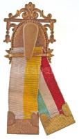 ~1900. "Katholikus Legényegylet Rozsnyón" aranyozott, zománcozott jelvény, szalaggal (35x5...