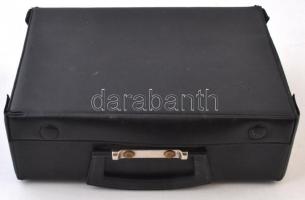 Kis éremtartó koffer 8 tálcával, összesen 280 férőhellyel klf méretű érmék számára. Használt állapot...