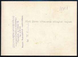 cca 1950 Elek Ilona (1907-1988) többszörös olimpiai bajok és világbajnok tőrvívó Varsóban, feliratoz...