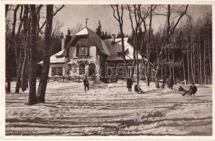 Sopron, Hatvan Ferenc turistaház télen szánkózókkal