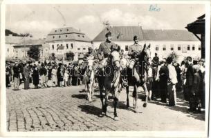 1940 Dés, Dej; bevonulás, szwasztika zászló / entry of the Hungarian troops, swastika flag. "1940 Nagybánya visszatért" So. Stpl