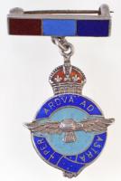 Nagy-Britannia DN "Per Ardua Ad Astra" zománcozott, hátoldalon jelzett Ag jelvény, a Brit Nemzetközösség légierejének mottójával (20x29mm) T:1-,2 Great Britain ND "Per Ardua Ad Astra" enamelled, hallmarked on reverse Ag badge, with the motto of the British Commonwealth's Air Force branches (20x29mm) C:AU,XF