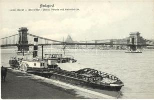 Böős oldalkerekes vontató gőzhajó Budapesten a Lánchídnál / Hungarian towing steamship in Budapest