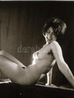 cca 1970 Erotikus fekete-fehér negatív, 30 felvétel egy tekercsen