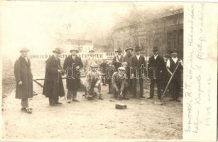 1929 Hódmezővásárhely, Somoskői Rt. útépítése Hódmezővásárhelyen Krepuska L. főfelügyelő vezetésével. photo
