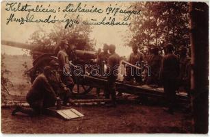 1917 Kelet-Galícia, Lukáwiec. Messzehordó 10:4 cm-es ágyú munkában / WWI Austro-Hungarian K.u.K. soldiers next to a long-range cannon. photo (EK)