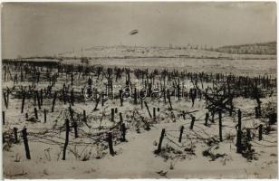 1917 Drótakadály, mögötte a muszkák (oroszok) / WWI Austro-Hungarian K.u.K. trip wire system, Russian soldiers in the background. photo