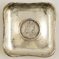 Ezüst(Ag) ékszeres tálka, Mária Terézia érmével, jelzett,  10x10 cm, nettó: 84 g