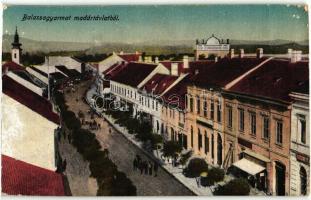 Balassagyarmat, Fő utca, Gescheit üzlete, zsinagóga a háttérben. Wertheimer Zsigmond kiadása (fa)