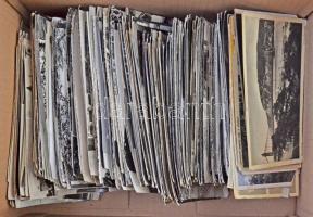 Kb. 395 db MODERN fekete-fehér retró magyar városképes lap sok kisebb településsel. 10 db régi sérül...