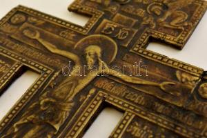 cca 1900 orosz bronz kereszt, cirill feliratokkal, apró hibával, 22×14 cm