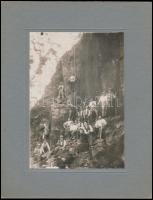 cca 1910 3 db kartonra kasírozott keményhátú fotó, egyiken bányászok a hegyoldalban, 26x21 cm