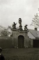 cca 1940 Budapest Szent Jobb körmenet és egyéb képek, 36 db városképes fotónegatív negatív tartóban