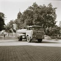 cca 1965 Kecskeméti városképek, épületfotók, életképek, üzemek, 21 db szabadon felhasználható vintage negatív, 6x6 cm