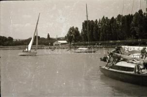 1958 Balatoni tájak, hajók, vitorlások, 43 db vintage negatív, köztük hat felvétel a Helka hajóról é...