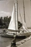 1958 Balatoni tájak, hajók, vitorlások, 43 db vintage negatív, köztük hat felvétel a Helka hajóról é...