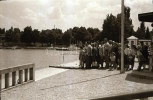 1958 Balatoni tájak, hajók, vitorlások, 43 db vintage negatív, köztük hat felvétel a Helka hajóról é...