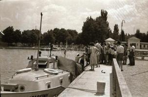 1958 Balatoni tájak, hajók, vitorlások, 43 db vintage negatív, köztük hat felvétel a Helka hajóról é...