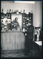 cca 1950 és 1960 Budapesti életképek, 5 db vintage fotó, három feliratozva, 24x32 cm és 20x25 cm köz...