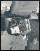 cca 1950 és 1960 Budapesti életképek, 5 db vintage fotó, három feliratozva, 24x32 cm és 20x25 cm köz...