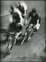 cca 1977 Kerékpárversenyzők, 3 db vintage fotóművészeti alkotás Gebhardt György (1910-1993) budapest...