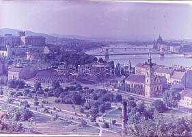 cca 1952 Dunai és budai látkép, a várral és a Kossuth híddal, szabadon felhasználható színes, vintage diapozitív, 24x36 mm