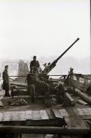 1944 Budapest, légvédelmi üteg a dunai vasúti híd védelmére, 2 db szabadon felhasználható vintage negatív, 24x36 mm