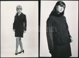 cca 1968 Manökenek és a divatos ruházatok bőrből, 4 db vintage fotó, 17,5x12 cm