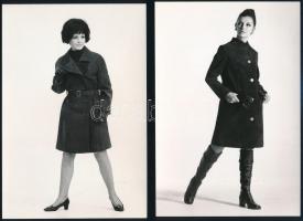 cca 1968 Manökenek és a divatos ruházatok bőrből, 4 db vintage fotó, 17,5x12 cm