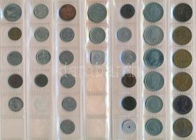 ~115db-os vegyes érme tétel berakólapokon, közte Svédország, Kuvait, Belgium, Franciaország, Kínai N...