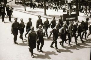 1949. május 1. Budapest, fotóriport a felvonulásról, 38 db szabadon felhasználható vintage negatív, 24x36 mm