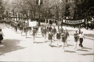 1949. május 1. Budapest, fotóriport a felvonulásról, 38 db szabadon felhasználható vintage negatív, ...