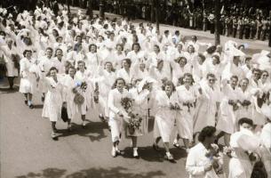 1949. május 1. Budapest, fotóriport a felvonulásról, 38 db szabadon felhasználható vintage negatív, ...