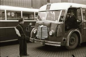 cca 1949 Budapest, a 7-es autóbusz + a gépkocsivezető + a kalauz, 3 db szabadon felhasználható vinta...