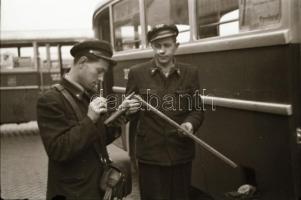 cca 1949 Budapest, a 7-es autóbusz + a gépkocsivezető + a kalauz, 3 db szabadon felhasználható vinta...