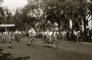 1948 Budapest, Városliget, kerékpár verseny, 41 db szabadon felhasználható vintage negatív, 24x36 mm