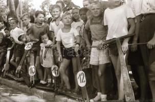 1948 Budapest, Városliget, kerékpár verseny, 41 db szabadon felhasználható vintage negatív, 24x36 mm