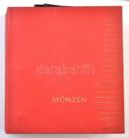 Piros "MÜNZEN" feliratú érmetartó album klf méretű érmék tárolására, 17db berakólappal, ha...