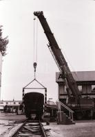 1986. június, a Budapesti Nemzetközi Vásáron kiállított, Ganz-MÁVAG gyártású metrókocsi előkészítése...