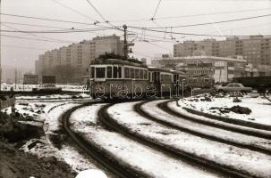 1981. január, Budapest, a 33-as villamosról készült, 4 db szabadon felhasználható vintage negatív, 24x36 mm