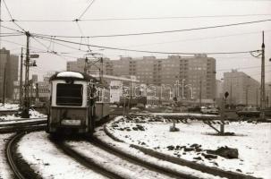 1981. január, Budapest, a 33-as villamosról készült, 4 db szabadon felhasználható vintage negatív, 2...