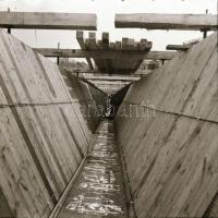 cca 1972 Budapest, Moszkva téri metróállomás felszíni építése, 7 db vintage negatív, 6x6 cm