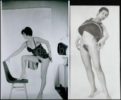 cca 1972 Bájosak és sikkesek, 5 db szolidan erotikus fotó, négy vintage, egy mai nagyítás, 25x18 cm ...